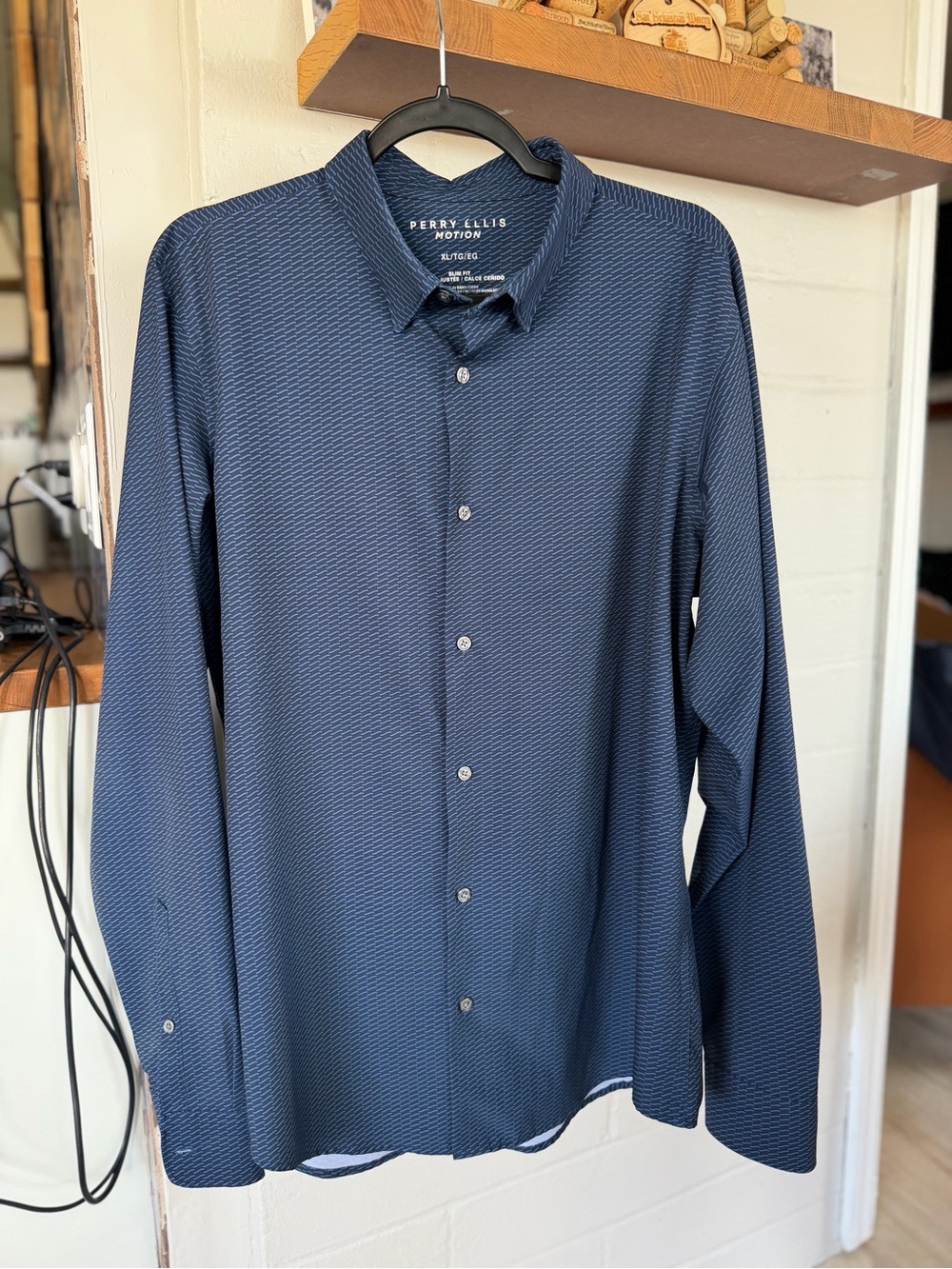 Perry Ellis Men's Navy Textured Long-Sleeve Button-Up Shirt